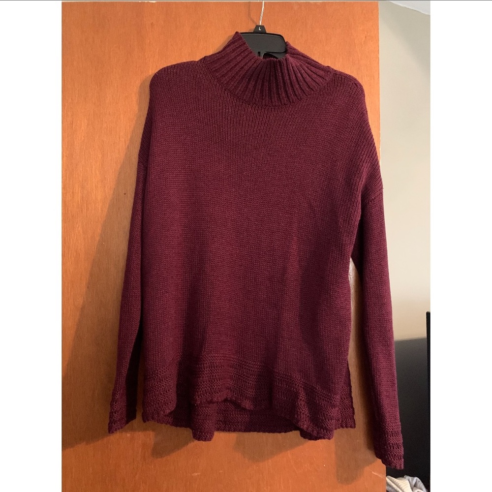 Size M old navy mock neck turtle neck sweater